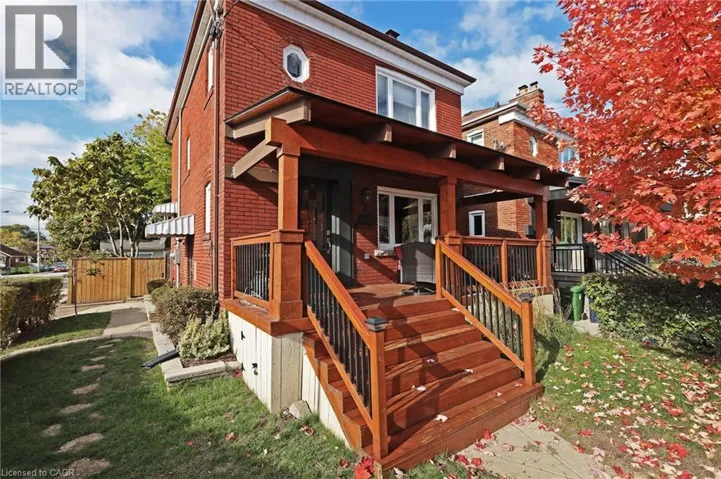 2 LANKIN Boulevard, East York, Ontario M4J4W8