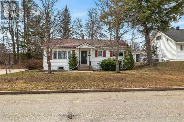 12 ALDER CRESCENT, Deep River, Ontario K0J1P0