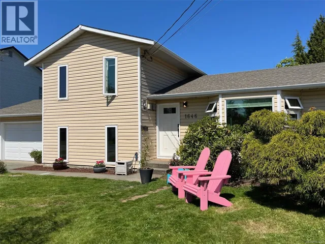 1646 Maquinna Ave, Comox, British Columbia V9M3L7