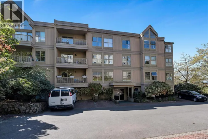 405 3363 Glasgow Ave, Saanich, British Columbia V8X1M5