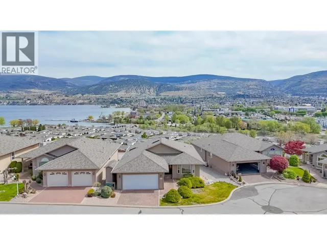 404 RIDGE Court, Penticton, British Columbia V2A8N7