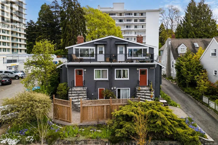 239 St. Andrews St, Victoria, British Columbia V8V2N1