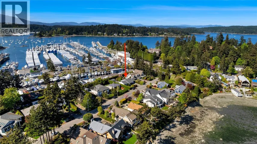 10448 Allbay Rd, Sidney, British Columbia V8L2P1
