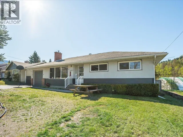 814 10th Street, Castlegar, British Columbia V1N2H8