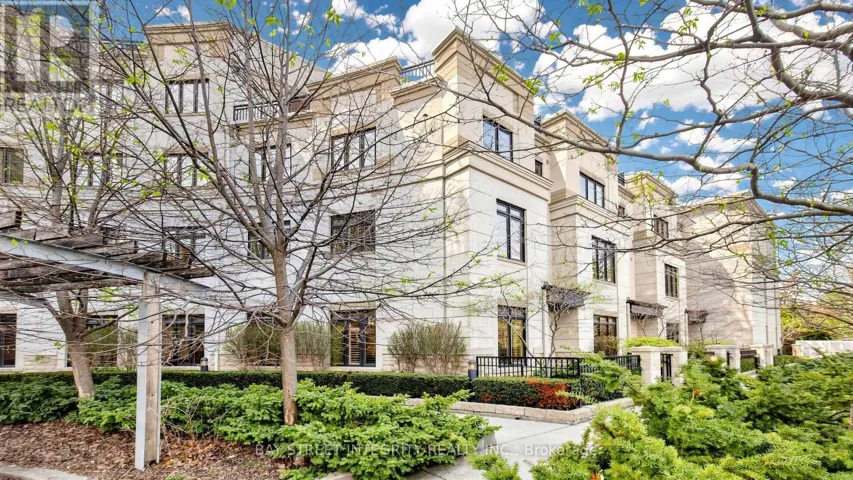 TH36 - 9 OAKBURN CRESCENT, Toronto (Willowdale East), Ontario M2N2T5