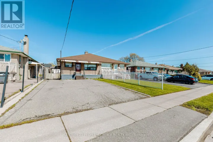 8 DEAN STREET N, Brampton (Brampton East), Ontario L6W1M6
