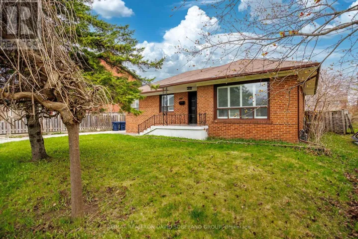 16 FAITH AVENUE, Toronto (Clanton Park), Ontario M3H1W3