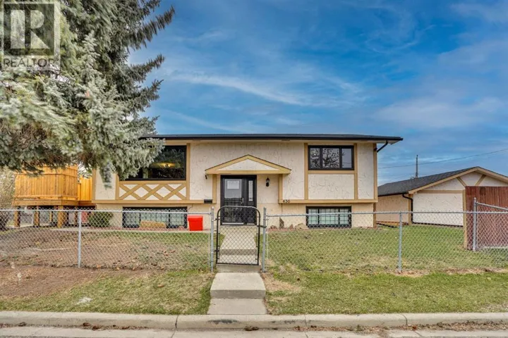 436 Huntley Way NE, Calgary, Alberta T2K4Z8