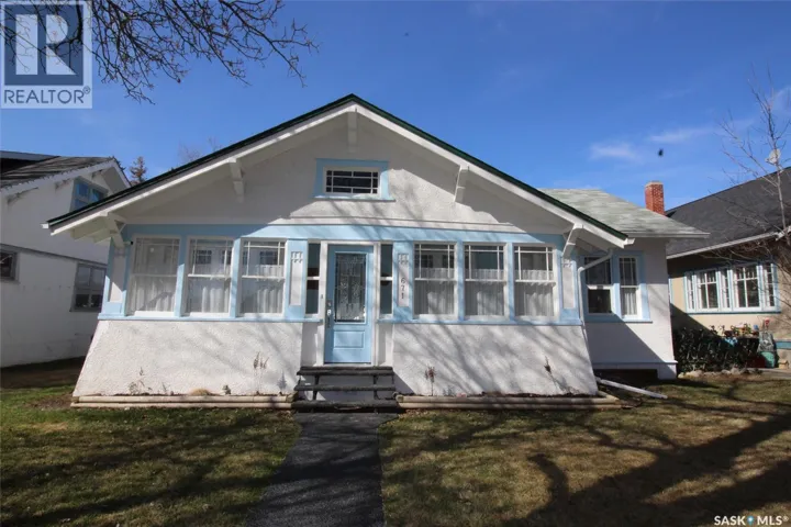 671 2nd STREET E, Shaunavon, Saskatchewan S0N2M0