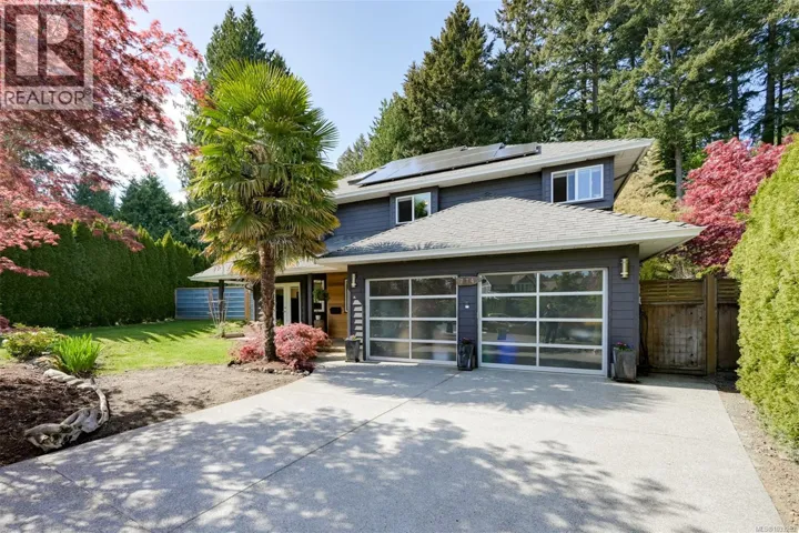 774 Destrube Pl, Saanich, British Columbia V8Y3B2