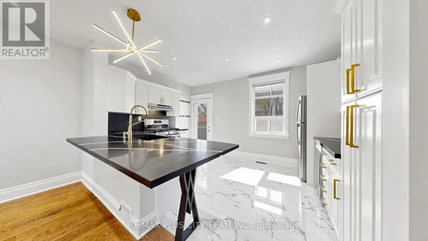 402 WOODBINE AVENUE, Toronto (The Beaches), Ontario M4L3P6