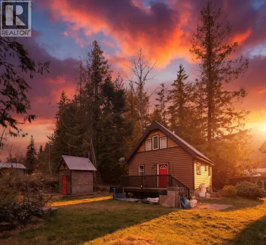 1017 Hume Street, Slocan, British Columbia V0G2C0