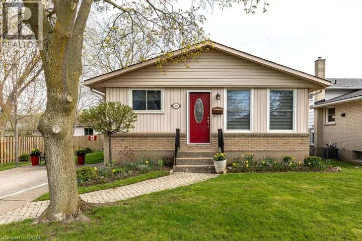 39 CEDARDALE Avenue, St. Catharines, Ontario L2P1B4
