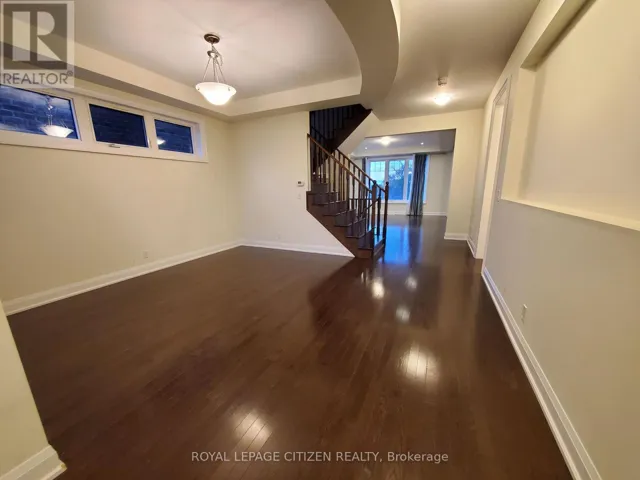 211 SYMINGTON AVENUE, Oshawa (Windfields), Ontario L1L0J8