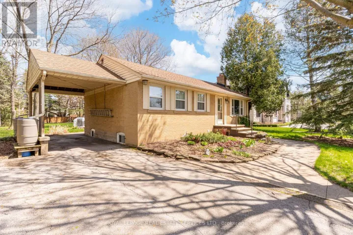 561 MAPLEHURST AVENUE, Oakville (WO West), Ontario L6L4Y8