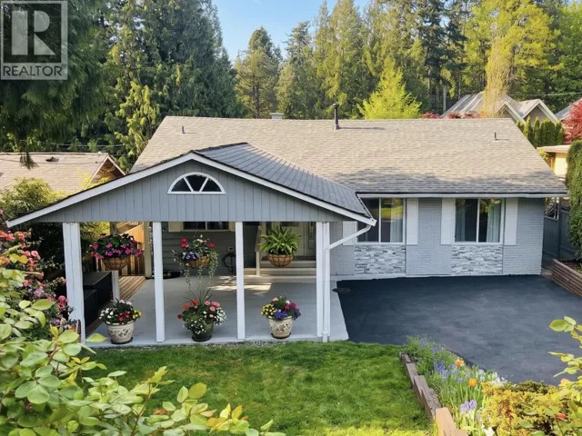 6430 FOX STREET, West Vancouver, British Columbia V7W2C4