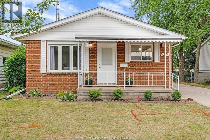3233 AURORA DRIVE, Windsor, Ontario N8R1Y9