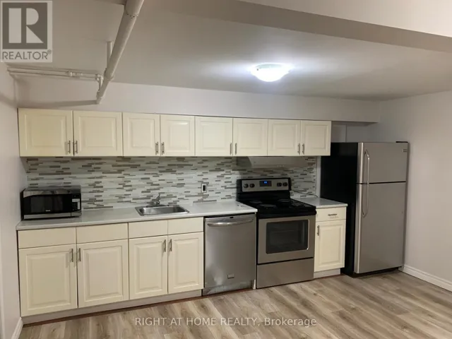 701 THE QUEENSWAY AVENUE, Toronto (Stonegate-Queensway), Ontario M8Y1L2