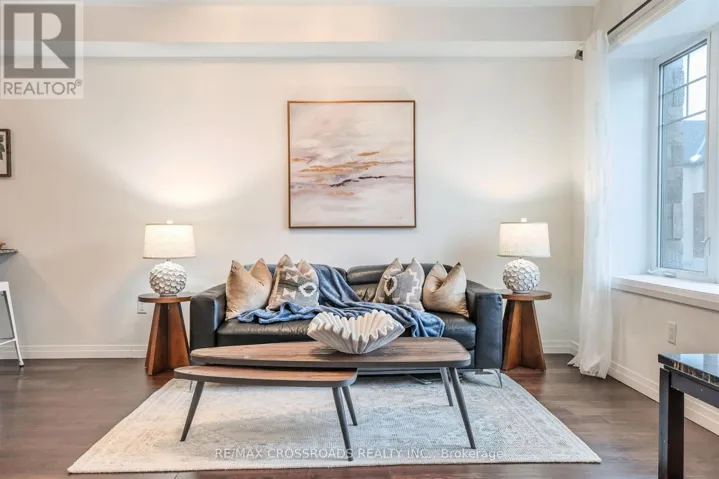 4 NEAR LANE, Hamilton (Meadowlands), Ontario L9G0H2