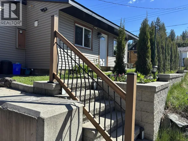 95 2nd Street NW, Nakusp, British Columbia V0G1R0