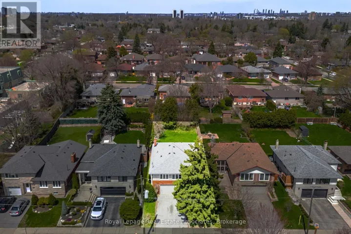38 RENAULT CRESCENT, Toronto (Humber Heights), Ontario M9P1J3