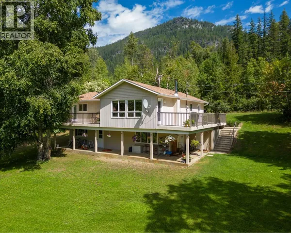 467 MEADOW CREEK Road, Meadow Creek, British Columbia V0G1N0