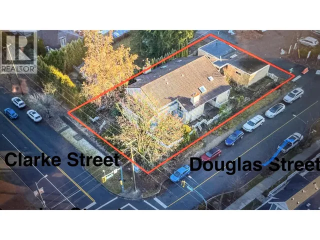 84 DOUGLAS STREET, Port Moody, British Columbia V3H4E3