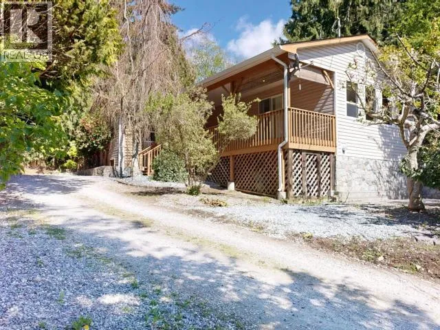8098 CENTENNIAL DRIVE, Powell River, British Columbia V8A0S2