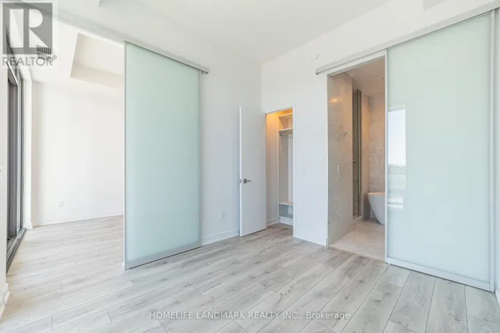 215 - 29 GREEN TRAIL COURT, Toronto (Bayview Village), Ontario M2K1E3