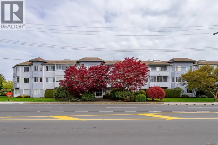 315 3931 Shelbourne St, Saanich, British Columbia V8P4H9