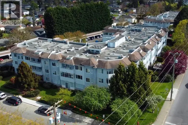 315 3931 Shelbourne St, Saanich, British Columbia V8P4H9