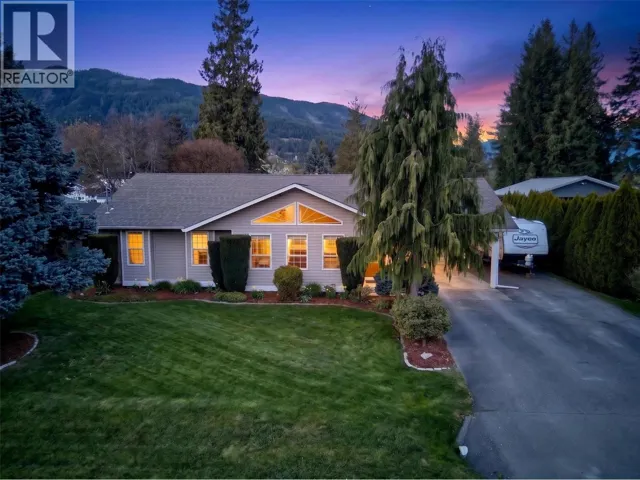 730 Parksville Street, Sicamous, British Columbia V0E2V0