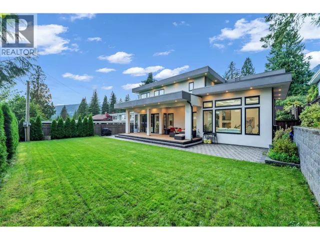929 CANYON BOULEVARD, North Vancouver, British Columbia V7R2J9
