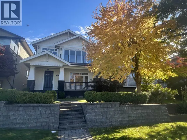 18 HYTHE AVENUE, Burnaby, British Columbia V5B3H7