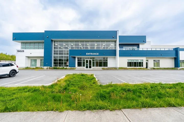 19025 52 AVENUE, Surrey, British Columbia V3S8E5