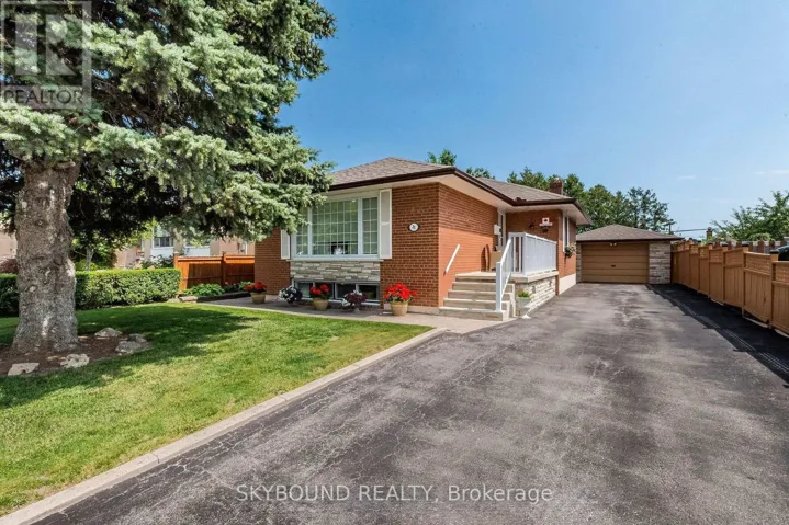 33 BRADSTOCK ROAD, Toronto (Humbermede), Ontario M9M1M9