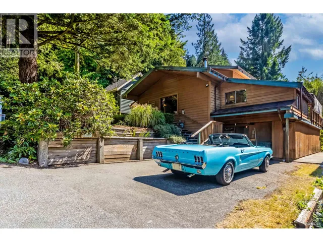 4585 RAEBURN STREET, North Vancouver, British Columbia V7G1K3