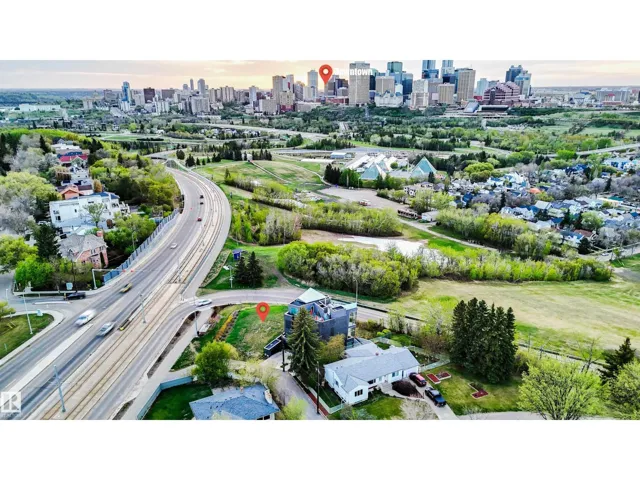 9260A STRATHEARN DR NW, Edmonton, Alberta T6C4E2