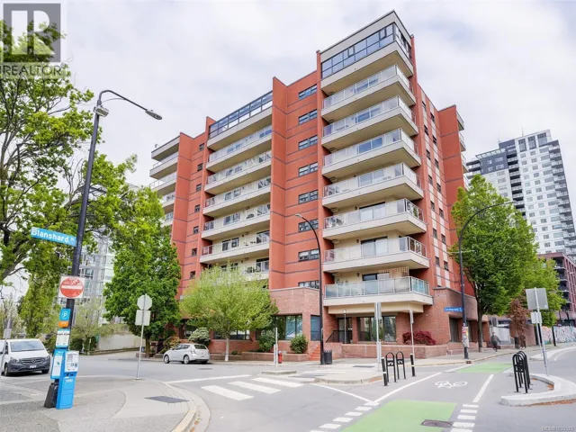 803 770 Cormorant St, Victoria, British Columbia V8W3J3