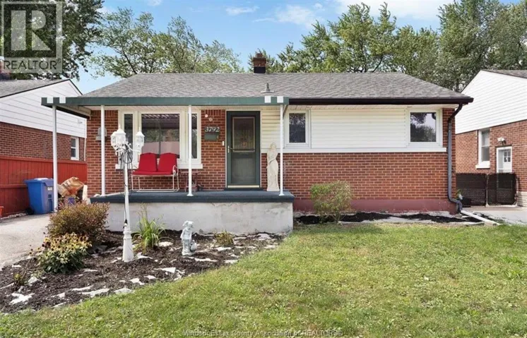 3792 BIRCH STREET, Windsor, Ontario N9C1Z3