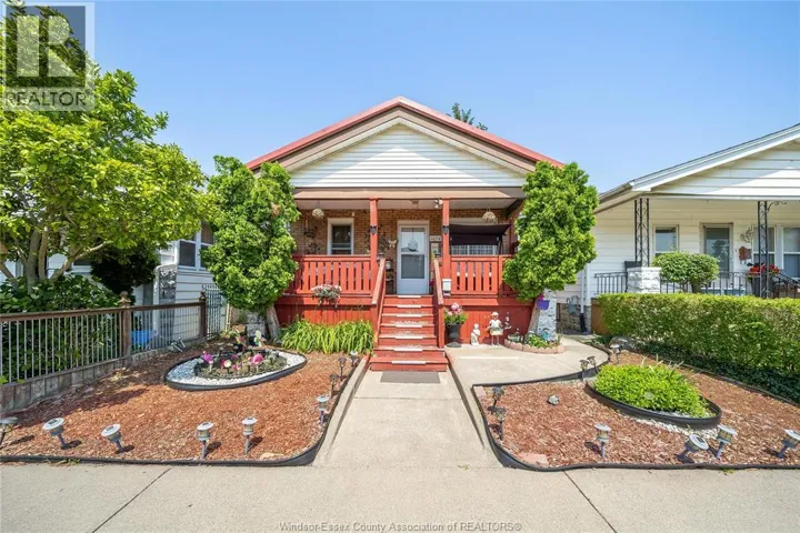 1054 OAK STREET, Windsor, Ontario N9A5G4
