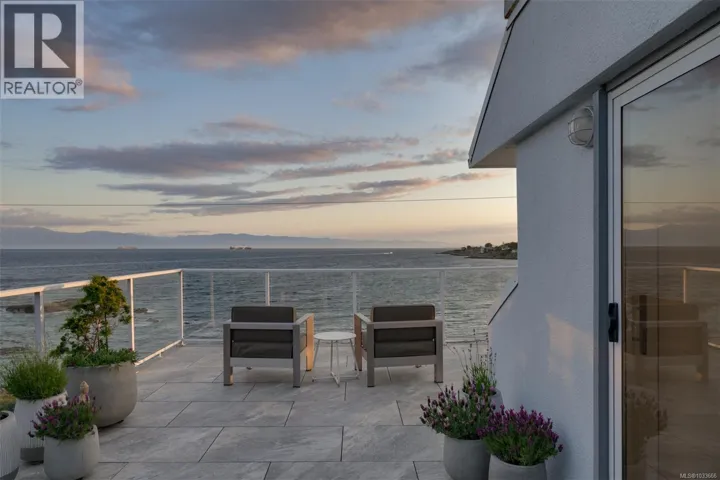 554 Beach Dr, Oak Bay, British Columbia V8S2M5