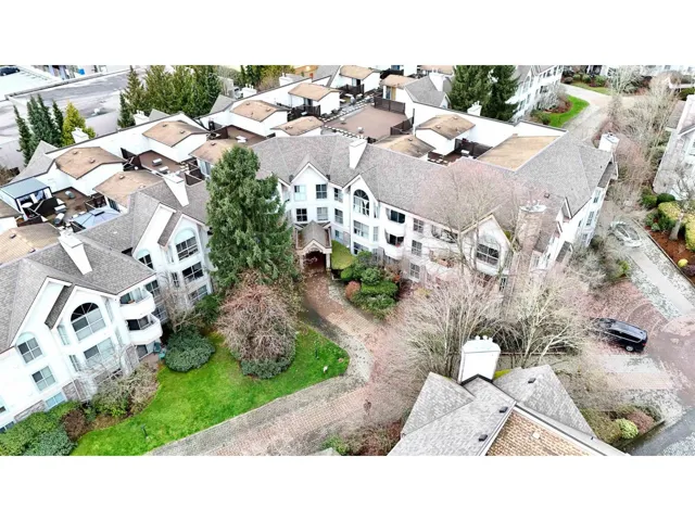 222 7161 121 STREET, Surrey, British Columbia V3W1G8