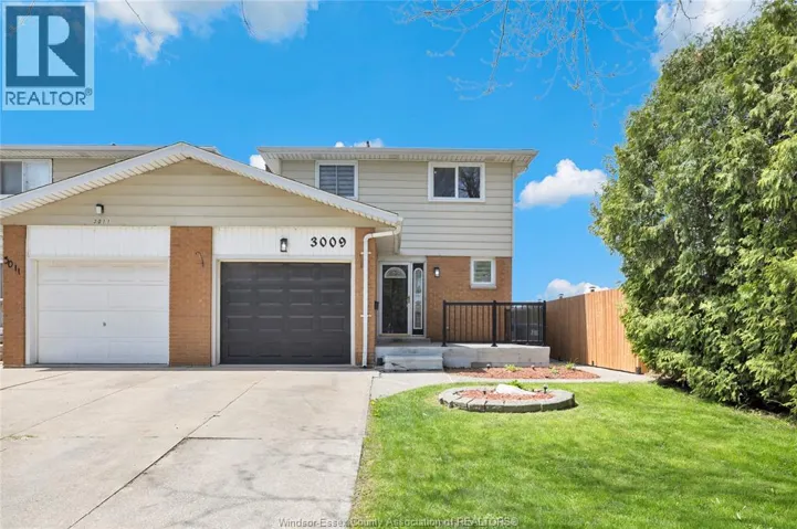3009 SUFFOLK STREET, Windsor, Ontario N8R1P1