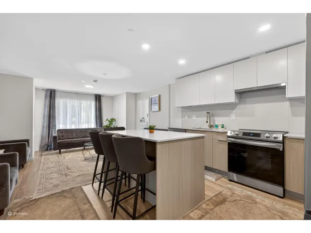 318 13968 LAUREL DRIVE, Surrey, British Columbia V3T0S9