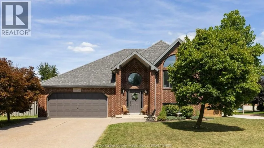 2840 WILDBERRY CRESCENT, Tecumseh, Ontario N9K1C2