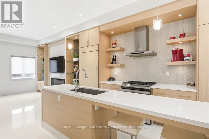 228 VELLWOOD COMMON, Oakville (BR Bronte), Ontario L6L0E8