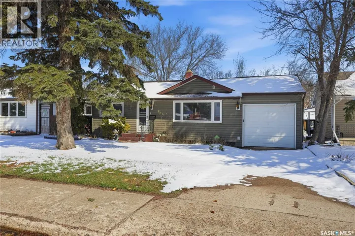 806 Vaughan STREET, Moose Jaw, Saskatchewan S6H5N7