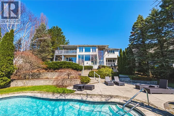 2 ANSLOW Court, Dundas, Ontario L9H6Z2
