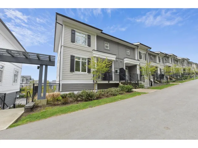 44 2070 OAK MEADOWS DRIVE, Surrey, British Columbia V3Z1J1